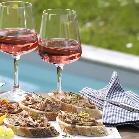 Semesterbostad Amazing In