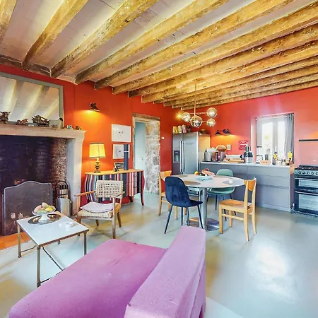 Semesterbostad Amazing In Villaines-la-Gonais