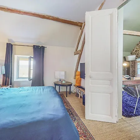 Semesterbostad Amazing In Villaines-la-Gonais