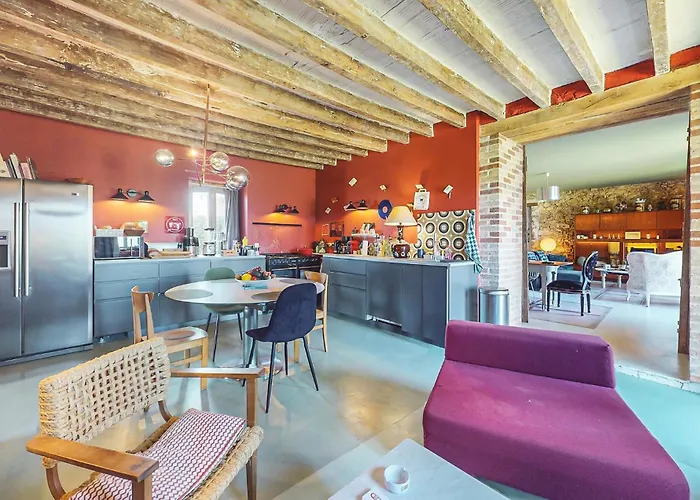 Amazing In Villaines-la-Gonais